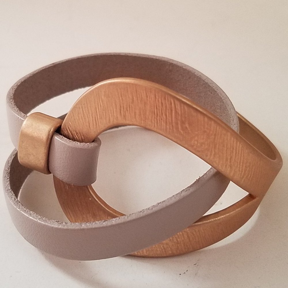 SAACHI Looped Metal Genuine Leather Bracelet